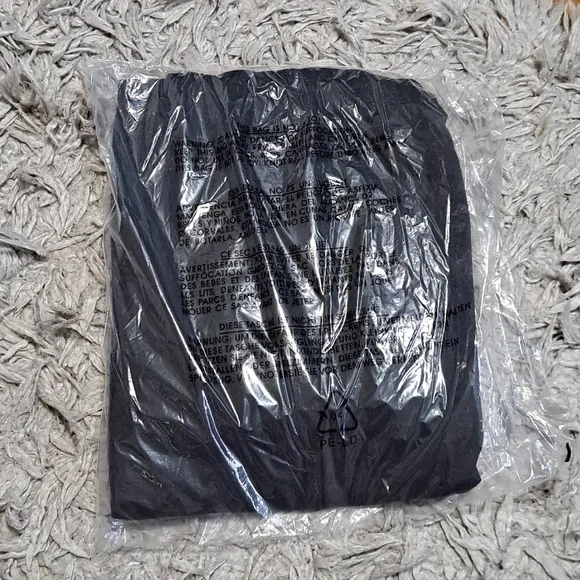 SOLD OUT! NWT No Doubt CRU Neck Sweatshirt! - Picture 4 of 4